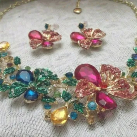 BETSEY JOHNSON SHIMMERING MULTI COLOR FLORAL GARDEN BIB NECKLACE,Luxury - Picture 13 of 16
